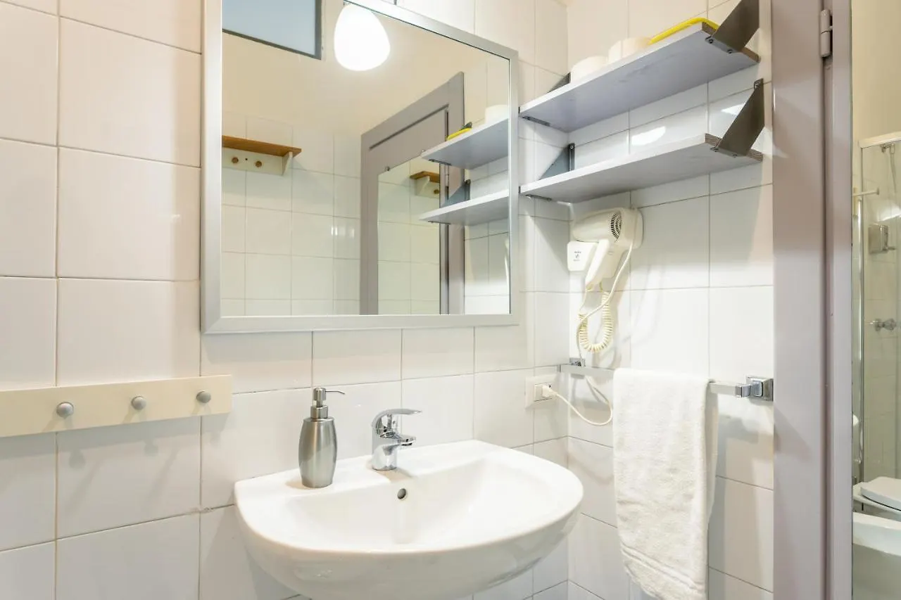 Luna Homes - Studio In Farini Milán 0*,
